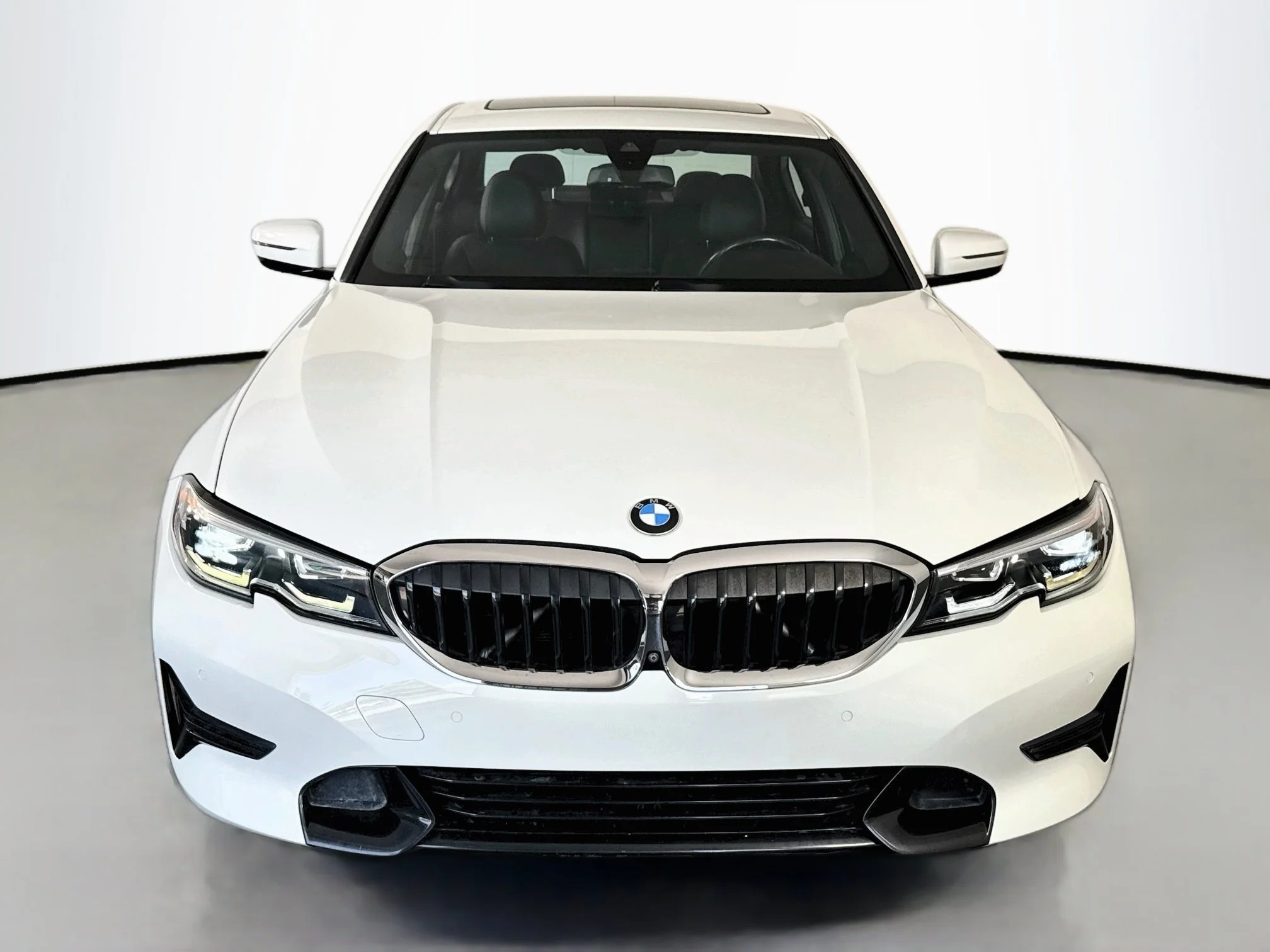 Used 2019 Alpine White BMW 330i image 2