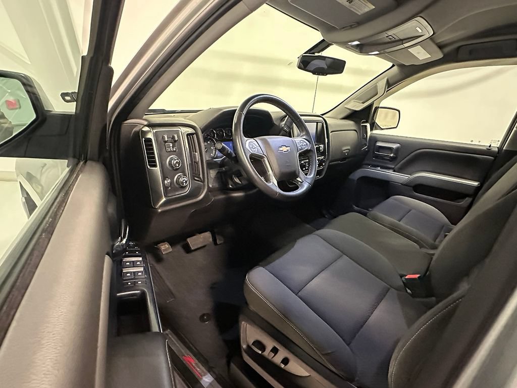 Used 2019 SILVER ICE METALLIC Chevrolet LT image 3