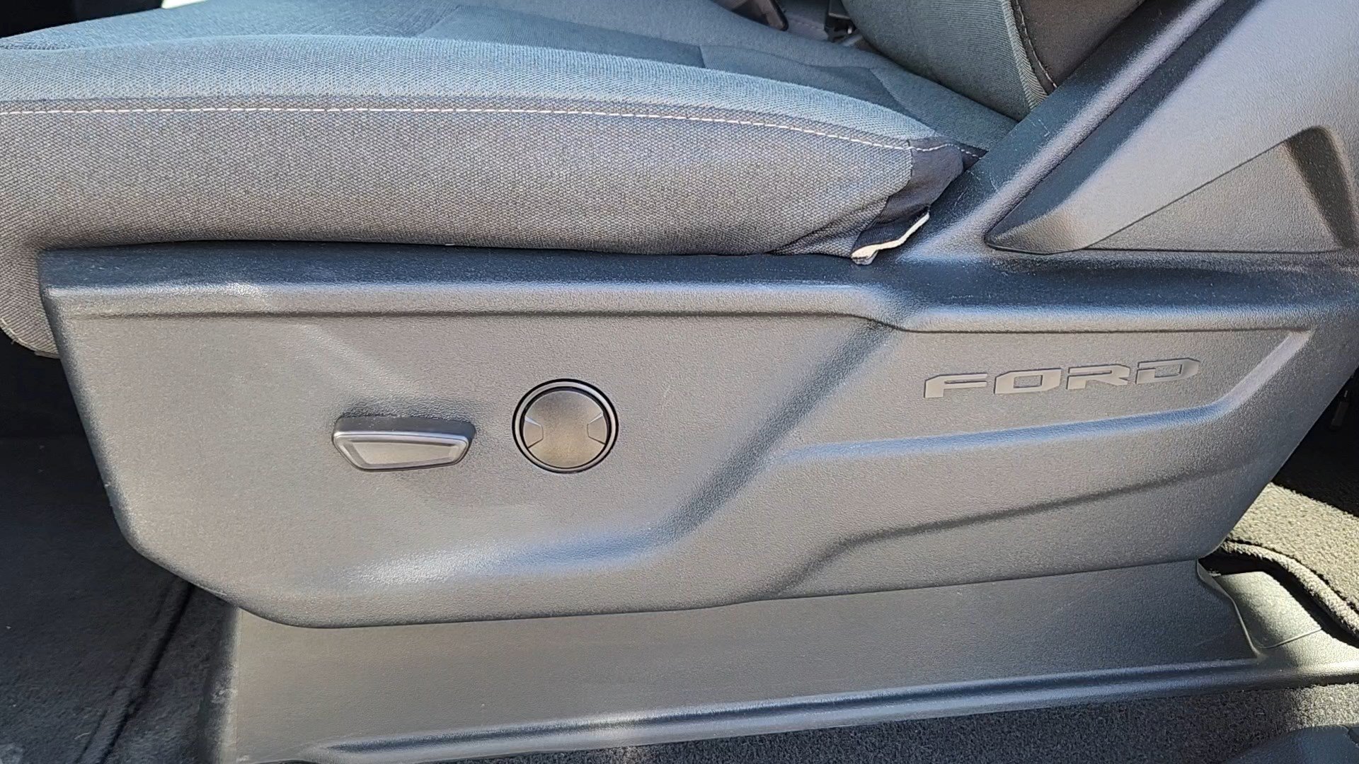 2025 Ford F-150 XLT - Photo 9