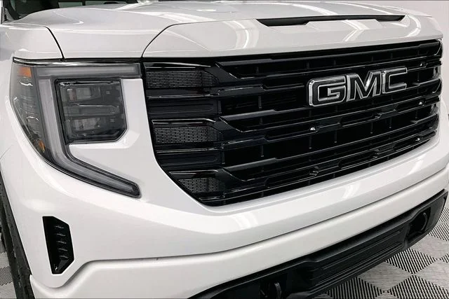 Used 2024 Summit White GMC Elevation image 33