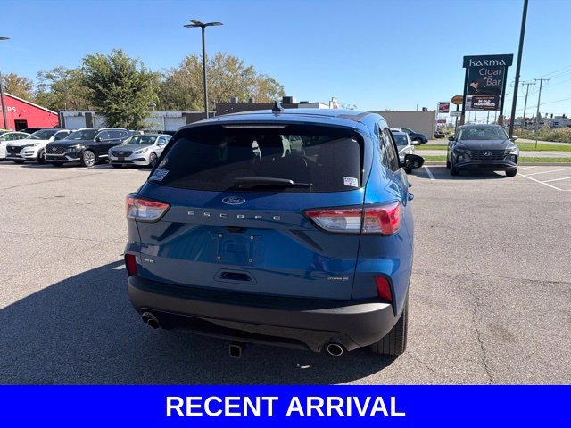 Used 2022 Blue Ford SE image 23