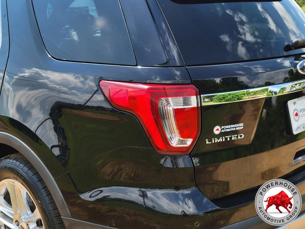 Used 2016 Black Ford Limited image 12