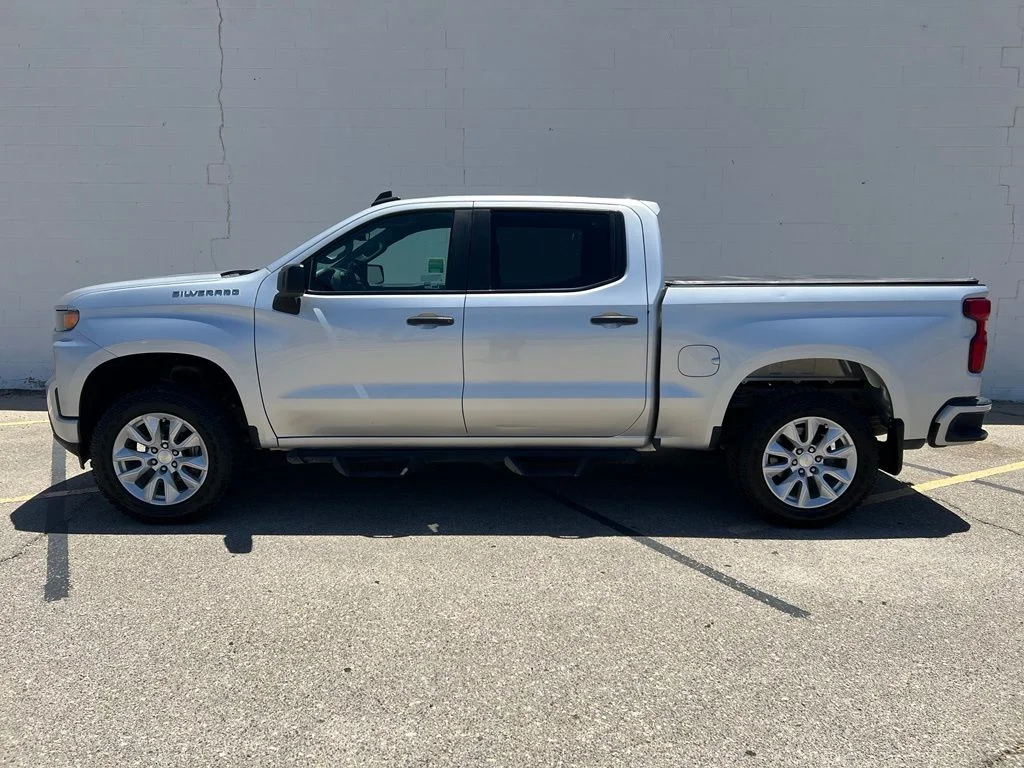 Used 2022 Silver Chevrolet Custom image 2