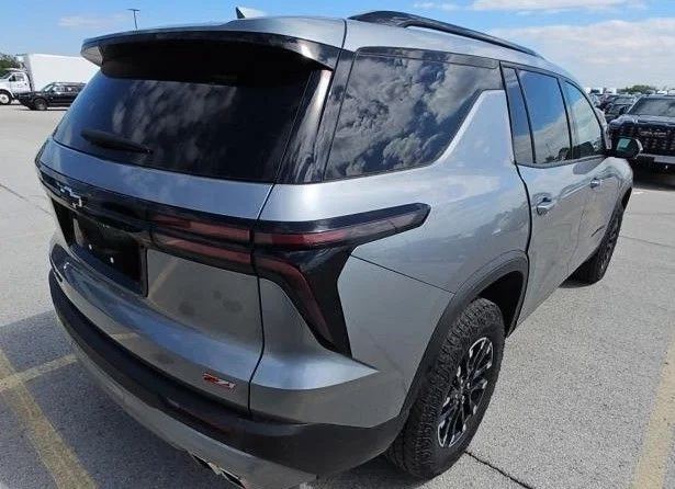 Used 2024 Gray Chevrolet Z71 image 5