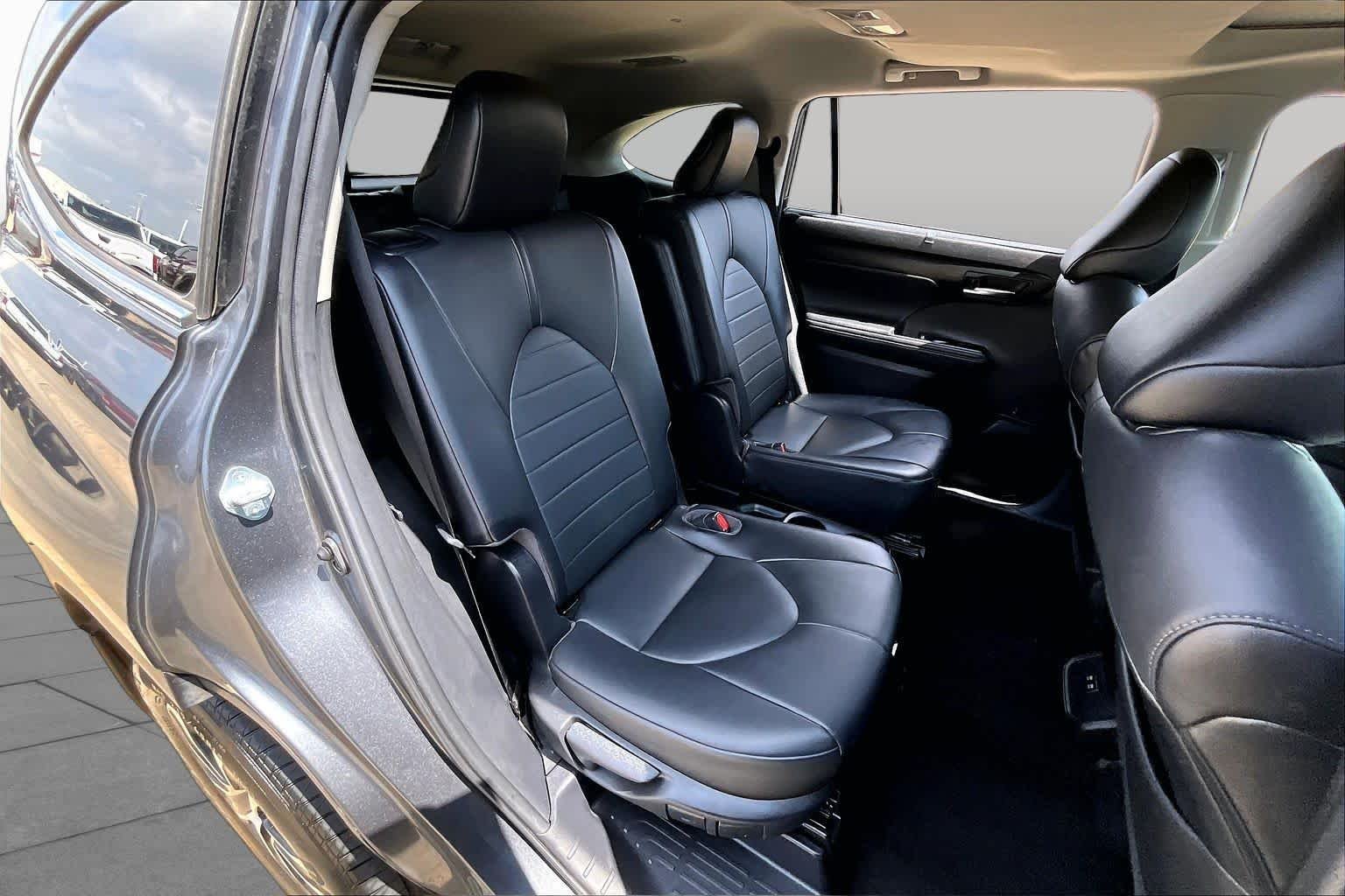 Used 2021 Magnetic Gray Metallic Toyota XLE image 20