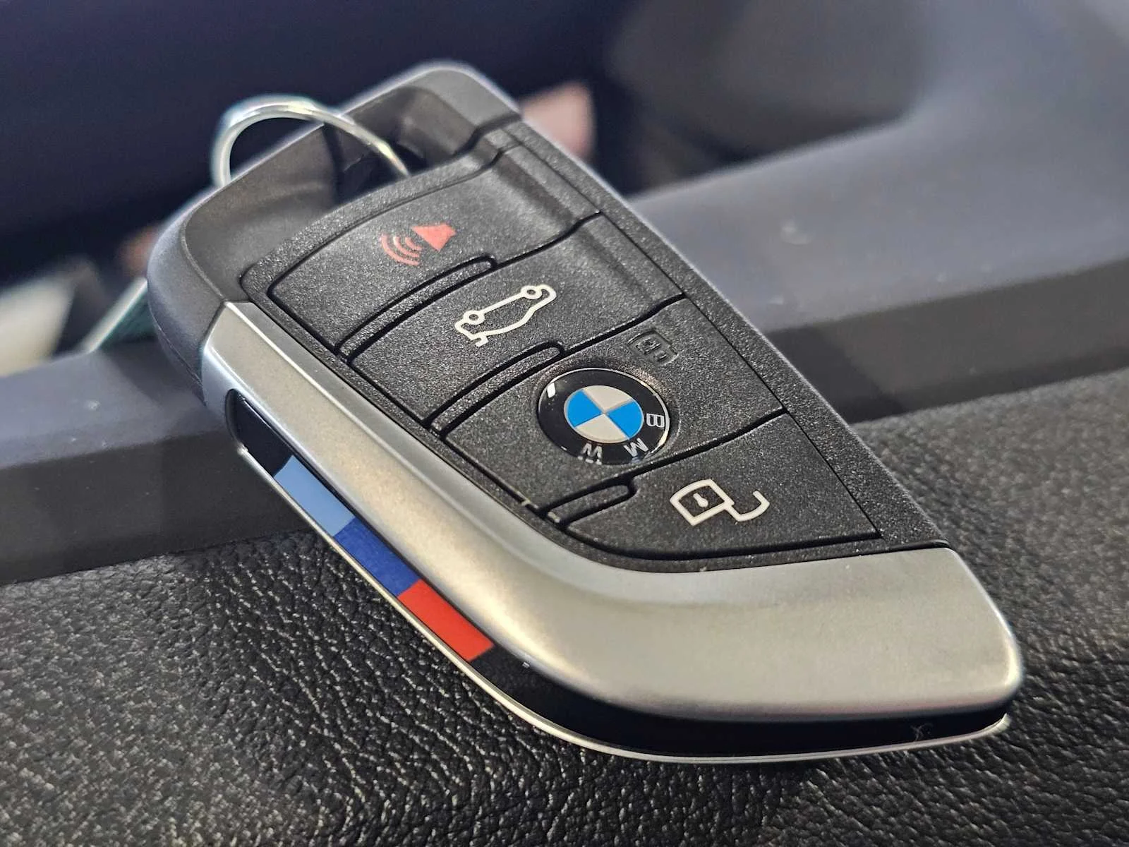 New 2026 Cape York Green Metallic BMW xDrive40 image 43
