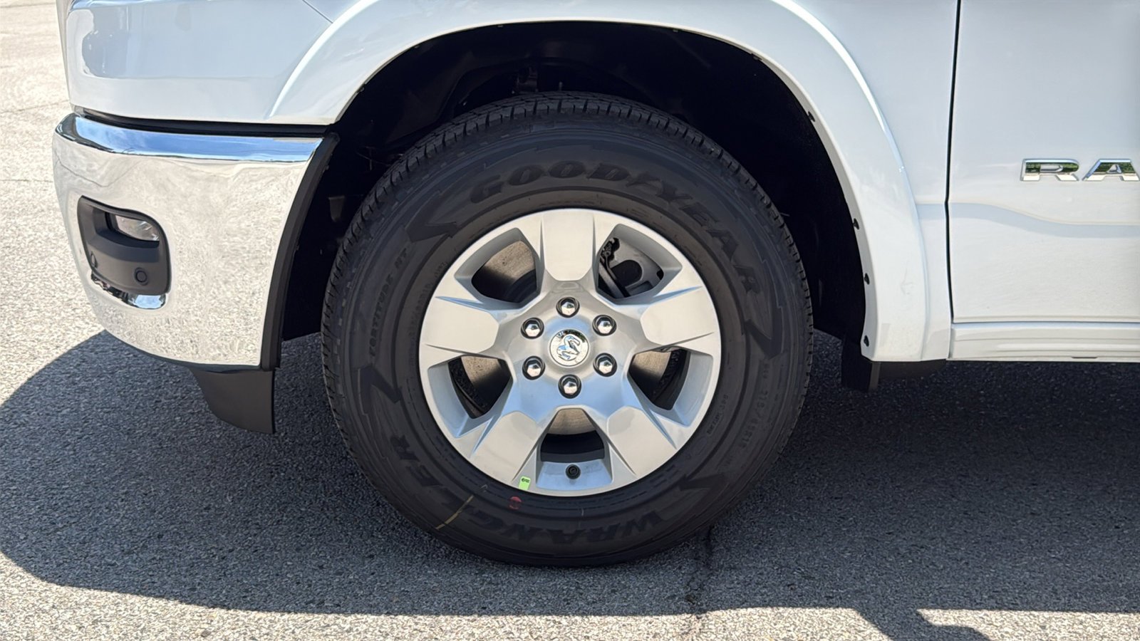 New 2026 Bright White Clear-Coat Exterior Paint RAM Lone Star image 22