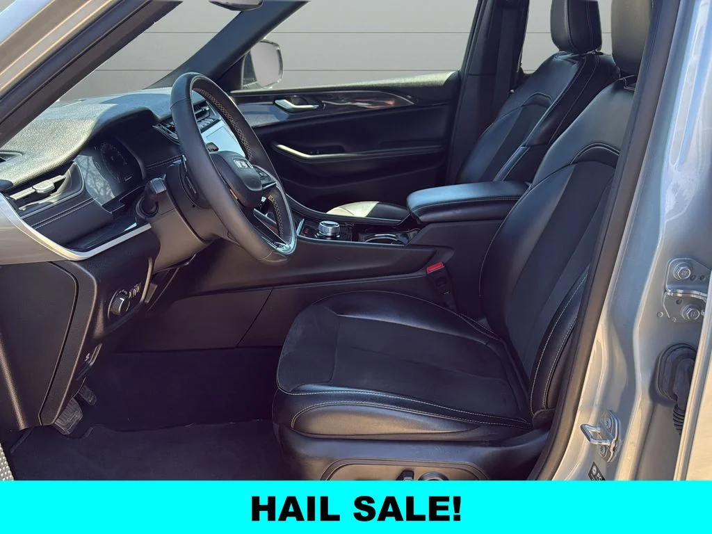 Used 2023 Silver Jeep Altitude image 10