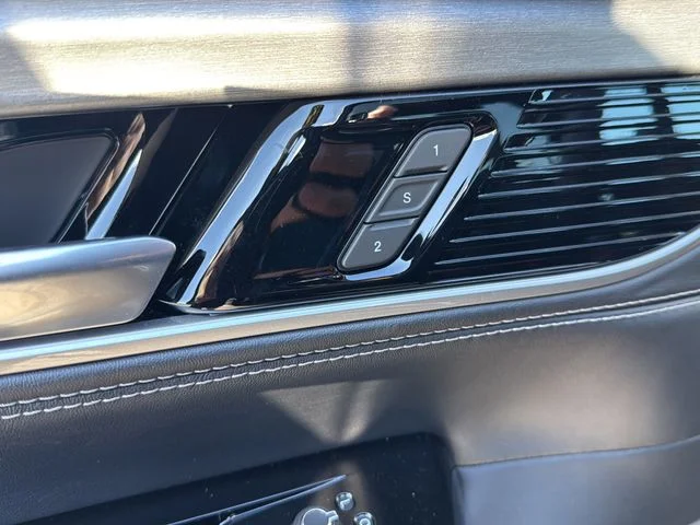 2025 Jeep Wagoneer L Series II - Photo 23