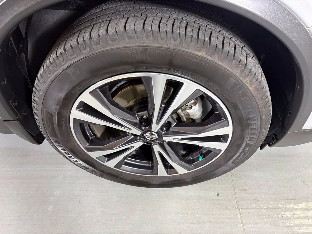 Used 2020 Silver Nissan SV image 11
