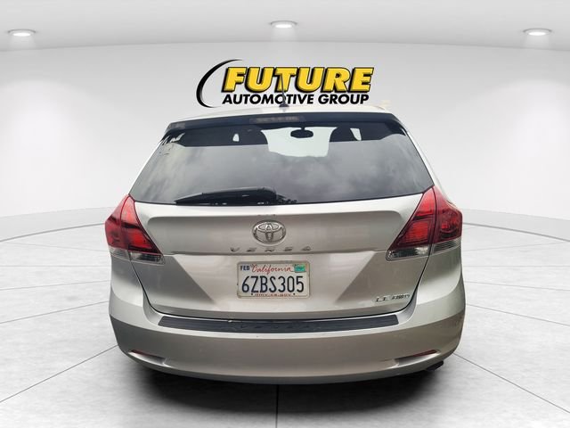 Used 2013 Silver Toyota LE image 4