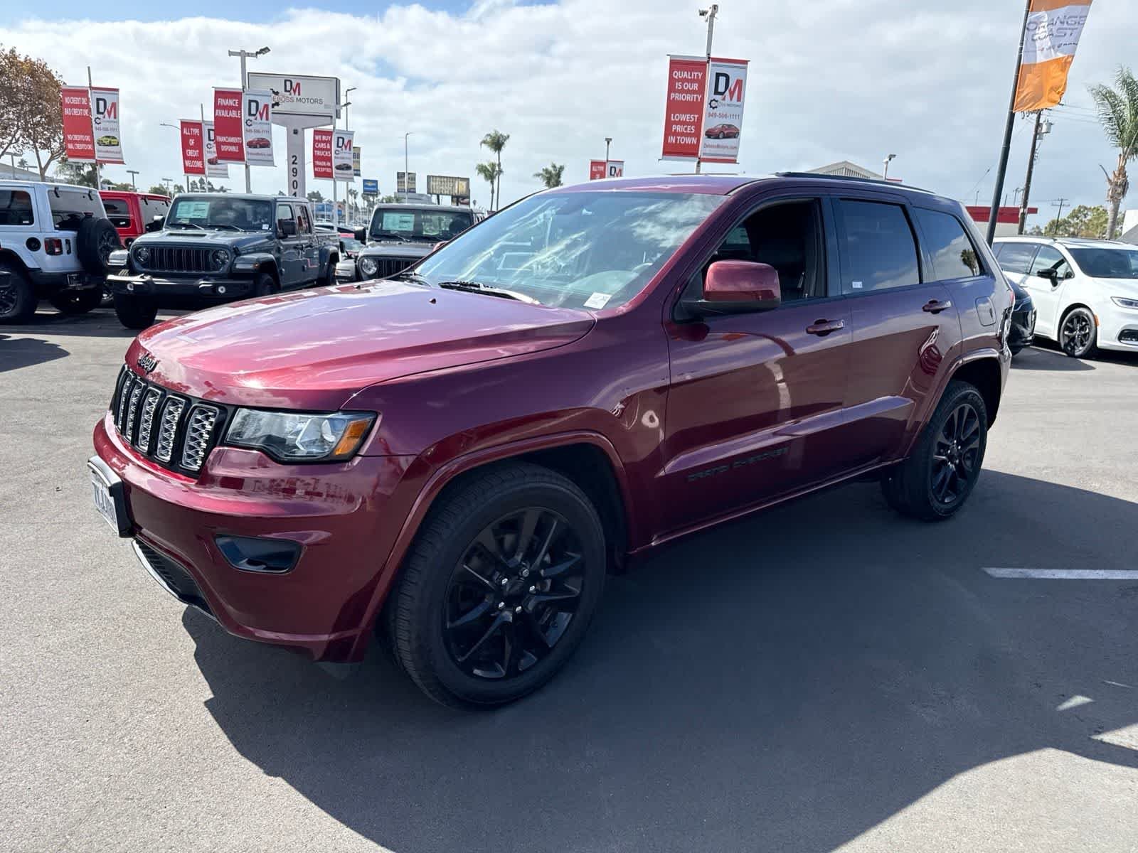 Used 2017 Velvet Red Pearlcoat Jeep Altitude image 24