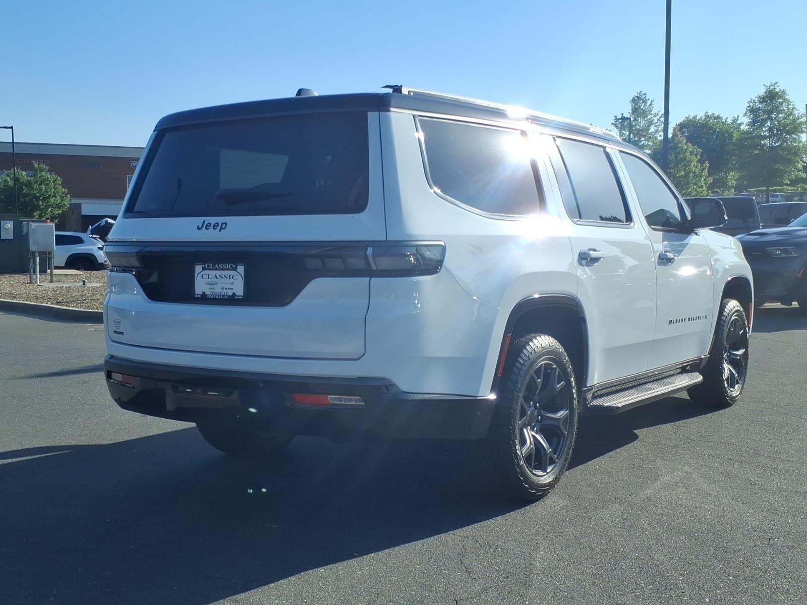 New 2026 Bright White Clear-Coat Exterior Paint Jeep Upland image 2
