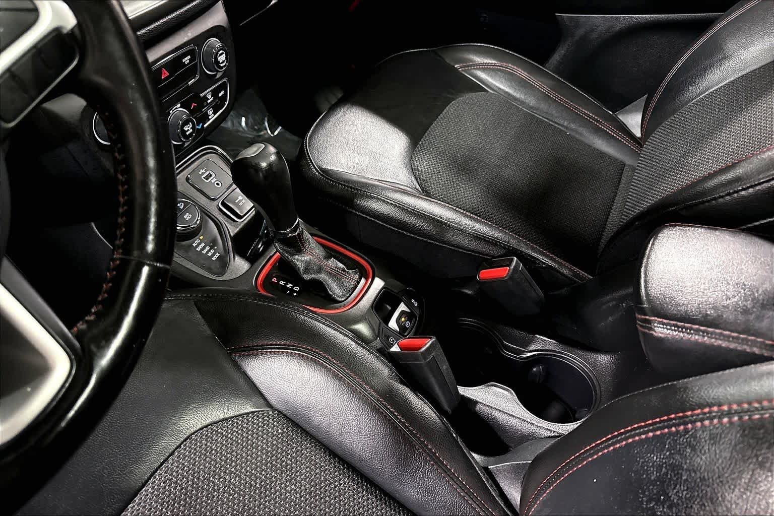 Used 2020 Sting-Gray Clearcoat Jeep Trailhawk image 16