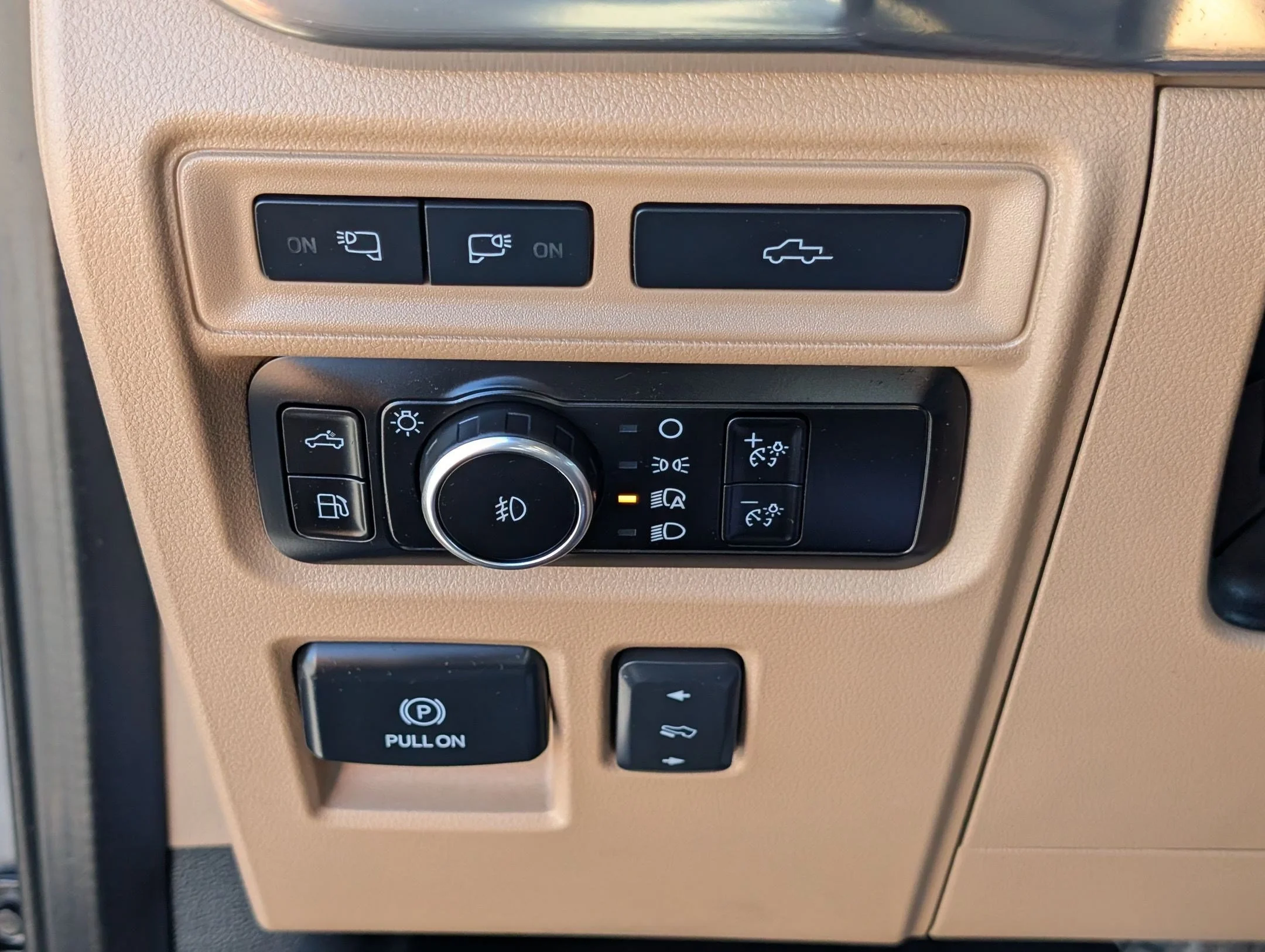 Used 2023 Gray Metallic Ford LARIAT image 24