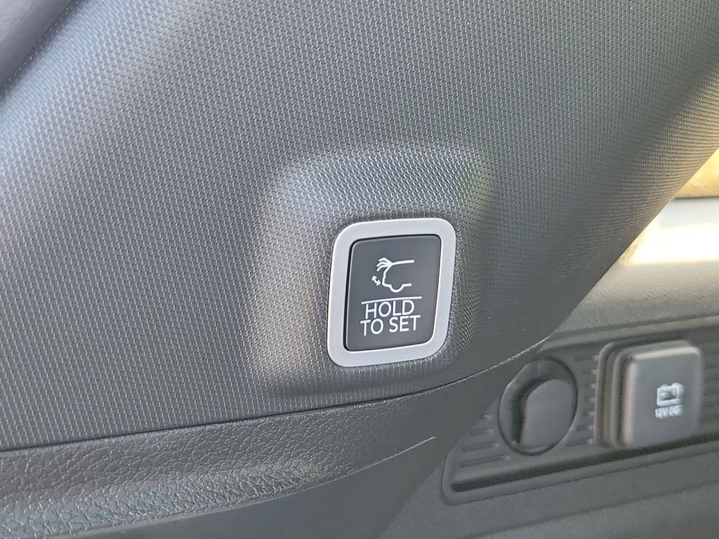 New 2026 Baltic Gray Metallic Clear-Coat Exterior Paint Jeep Altitude image 9