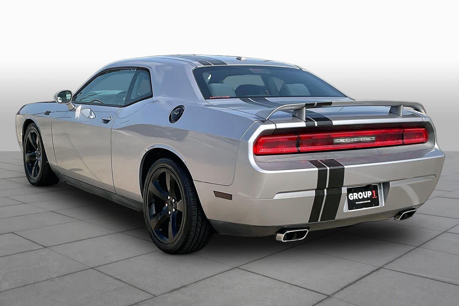 Used 2014 Billet Silver Metallic Clearcoat Dodge R/T image 10