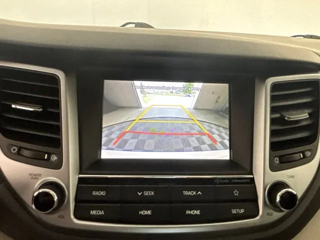 Used 2018 White Hyundai Value image 11