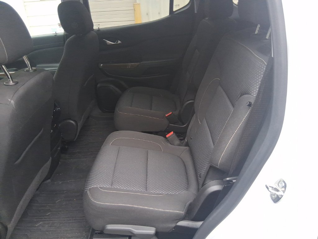 Used 2022 White GMC SLE image 16