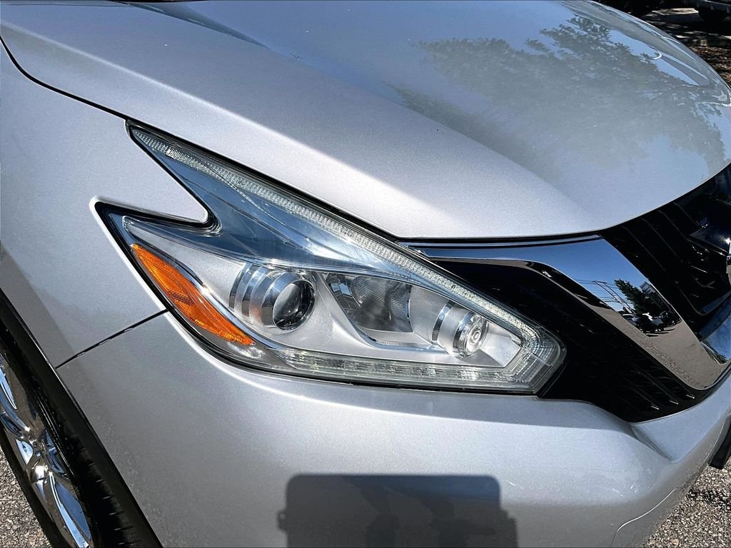 Used 2017 Silver Nissan SL image 33