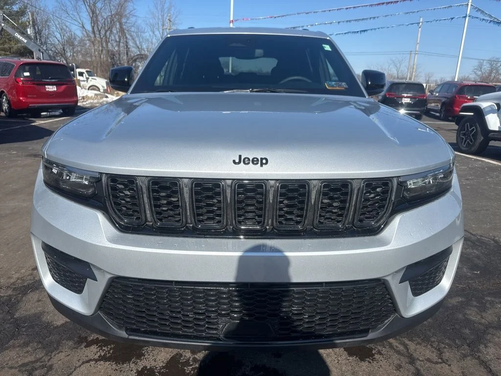 Used 2024 Silver Jeep Altitude image 14