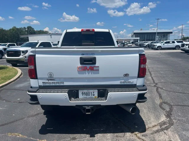Used 2017 SUMMIT WHITE GMC Denali image 5