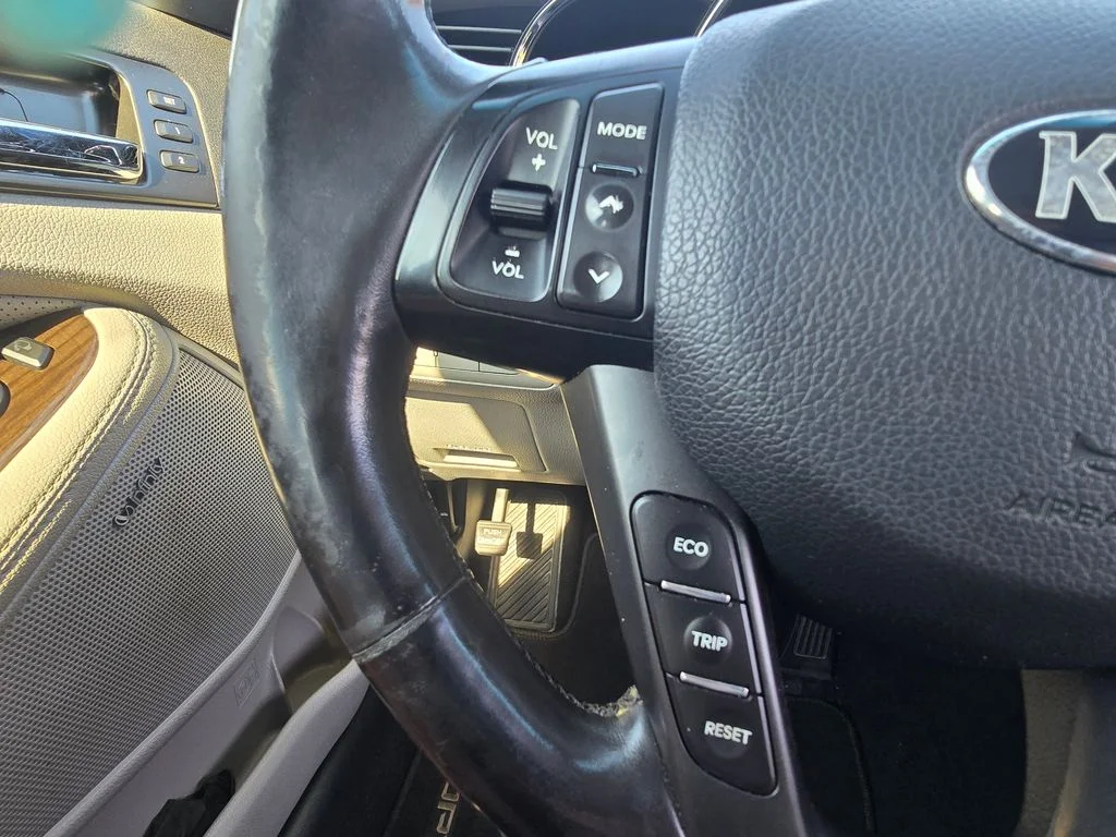 Used 2013 Silver Kia EX image 23