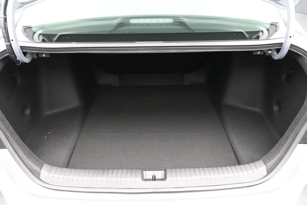 New 2026 Solar Silver Metallic Honda SE image 9
