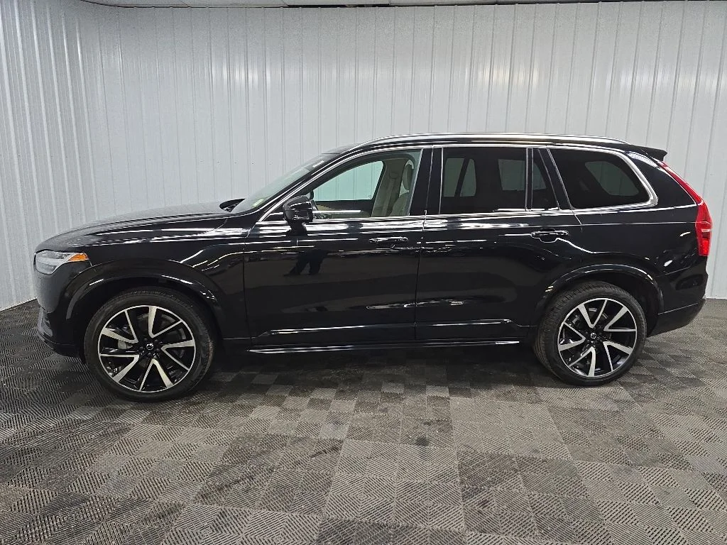 Used 2021 Black Volvo T6 Momentum image 5