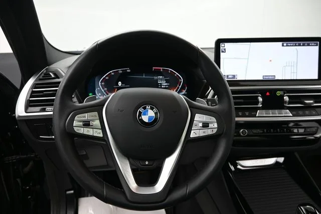 Used 2023 Black BMW xDrive30i image 13