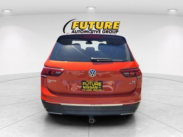 Used 2018 Orange Volkswagen 2.0T SEL Premium image 4