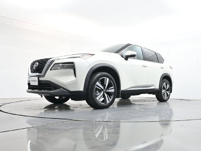 Used 2023 White Nissan SL image 28