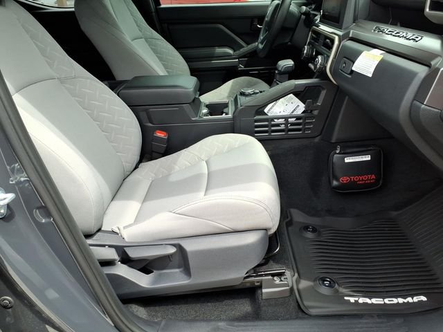 Certified Used 2025  Toyota SR5 image 34