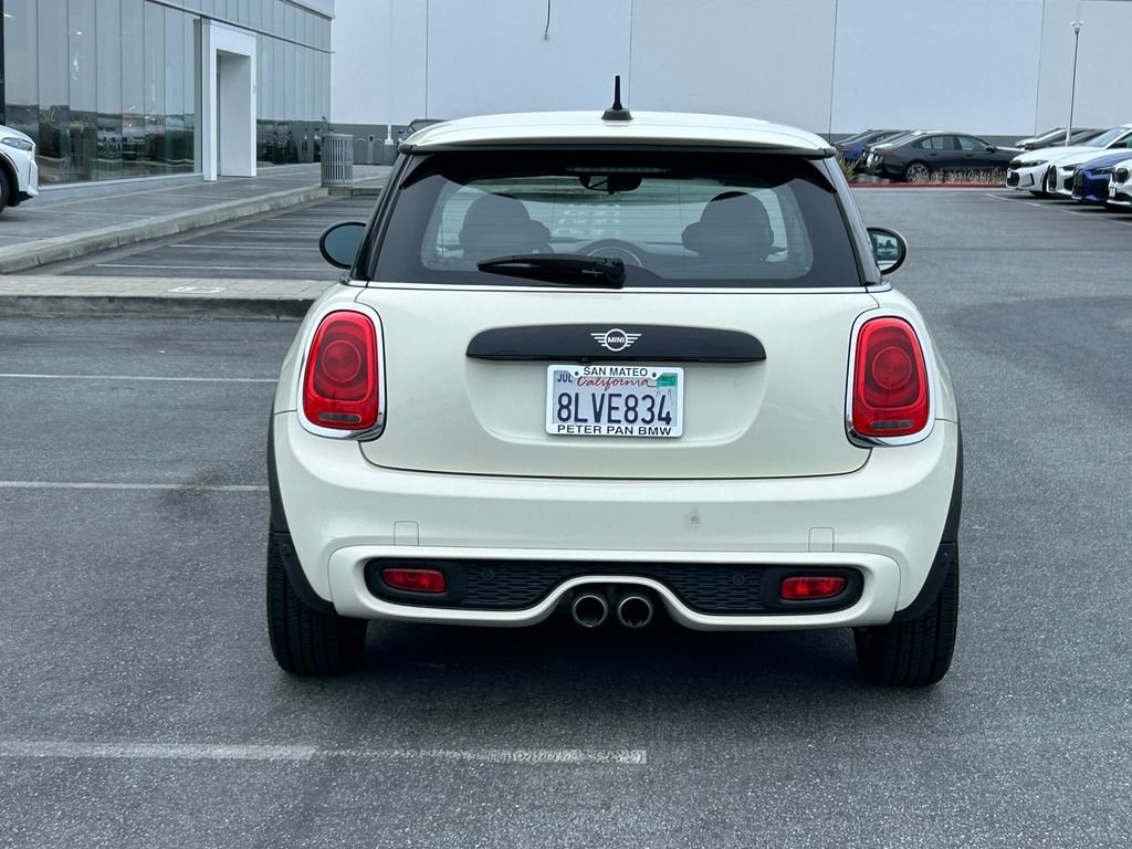 Used 2019 Pepper White MINI Classic image 4