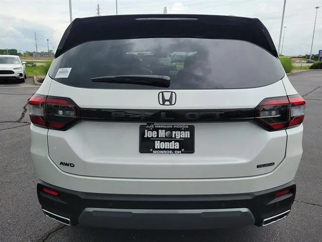 New 2026 Platinum White Pearl Honda Touring Blackout image 23