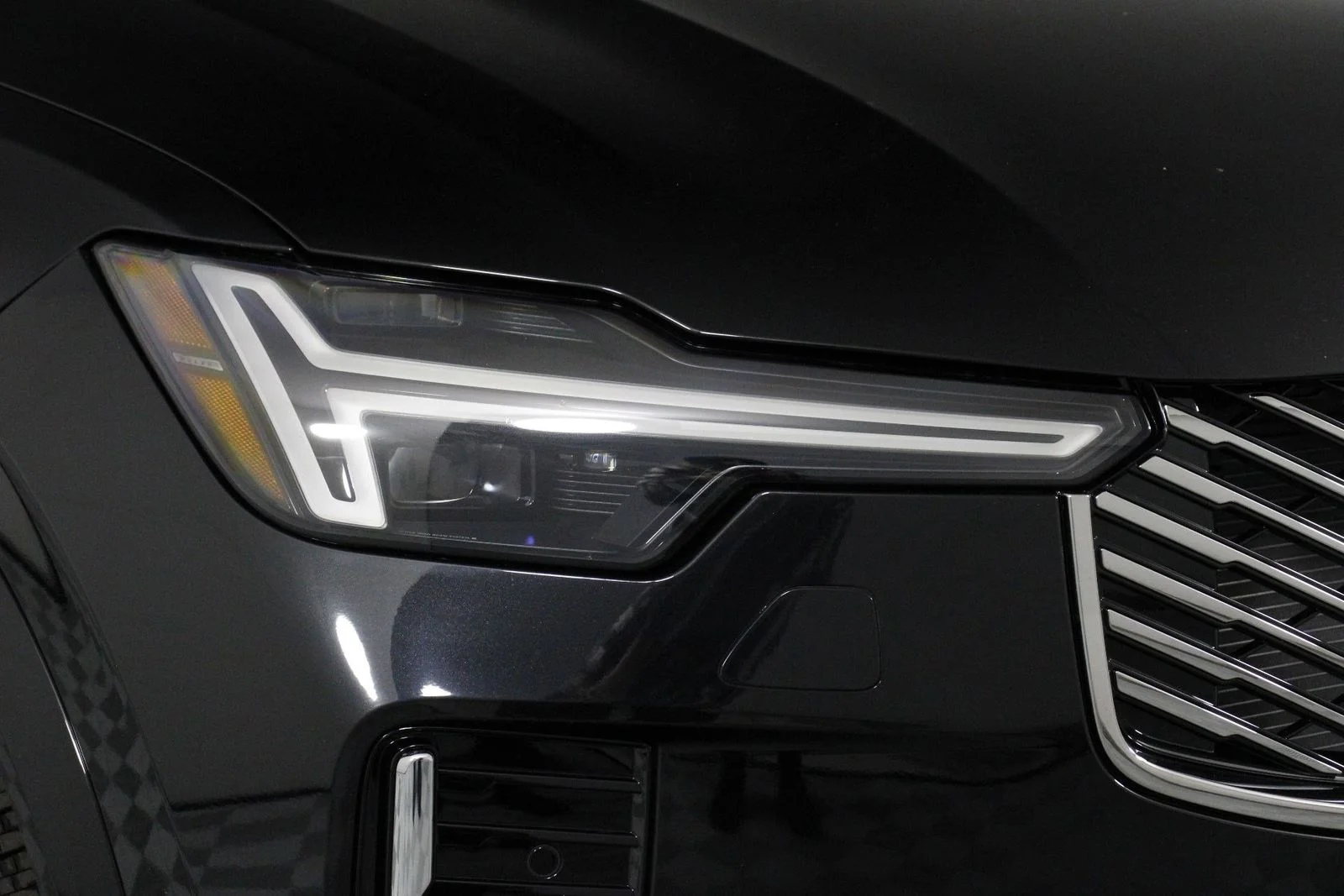 New 2026 Black Volvo T8 Plus image 14