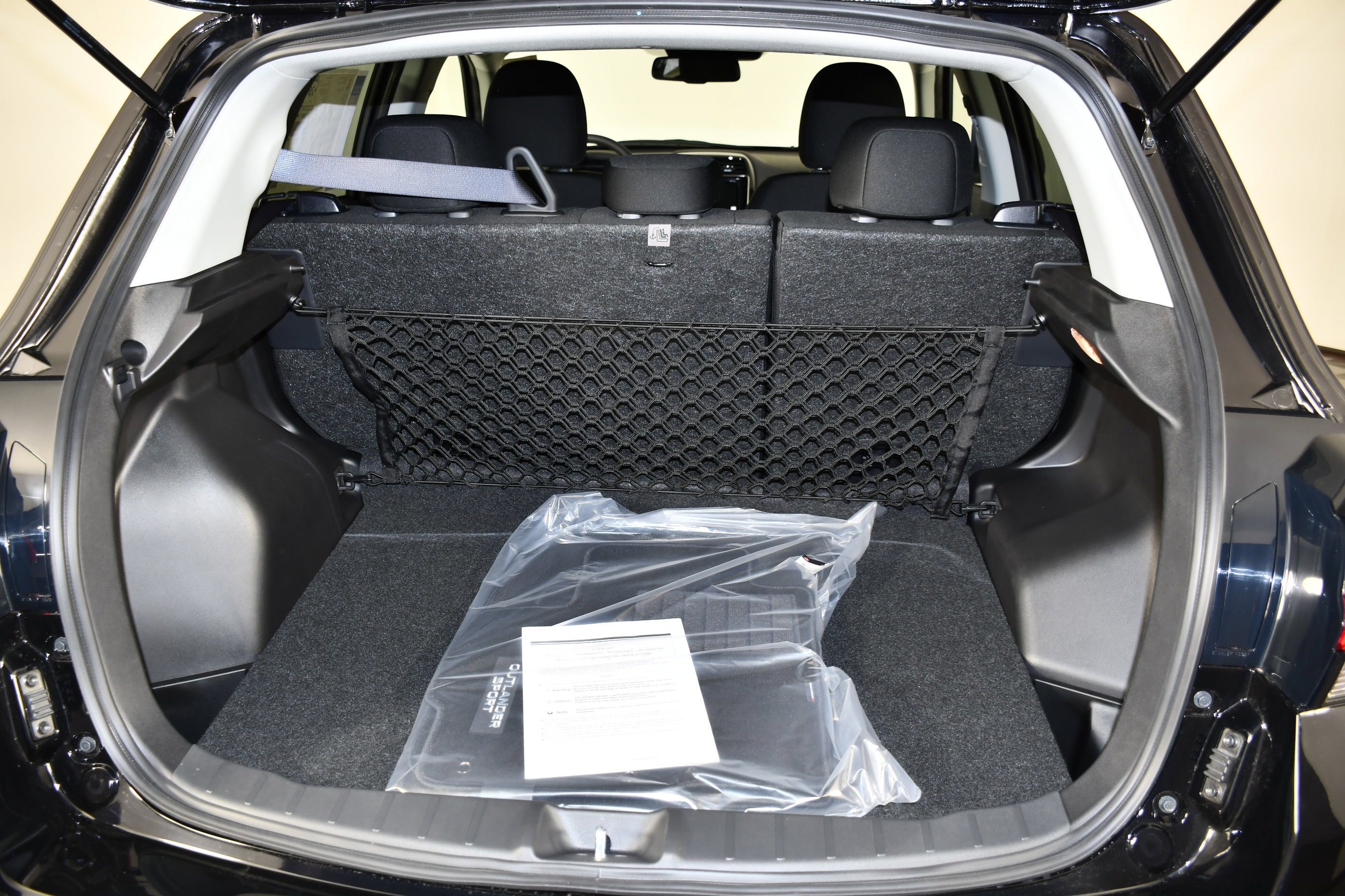 New 2026 Labrador Black Pearl Mitsubishi ES image 16