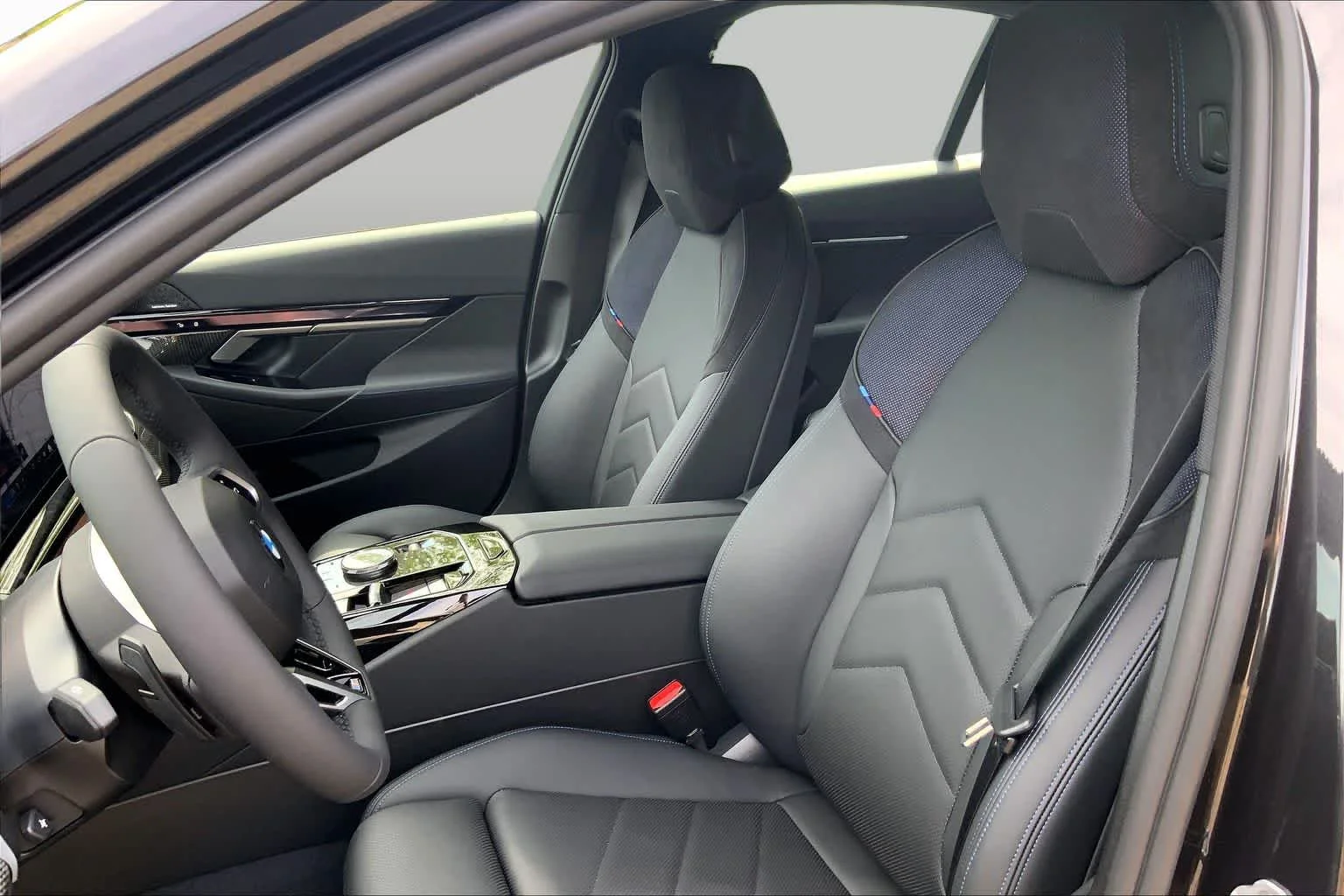 New 2027 Dark Graphite Metallic BMW 530i xDrive image 9