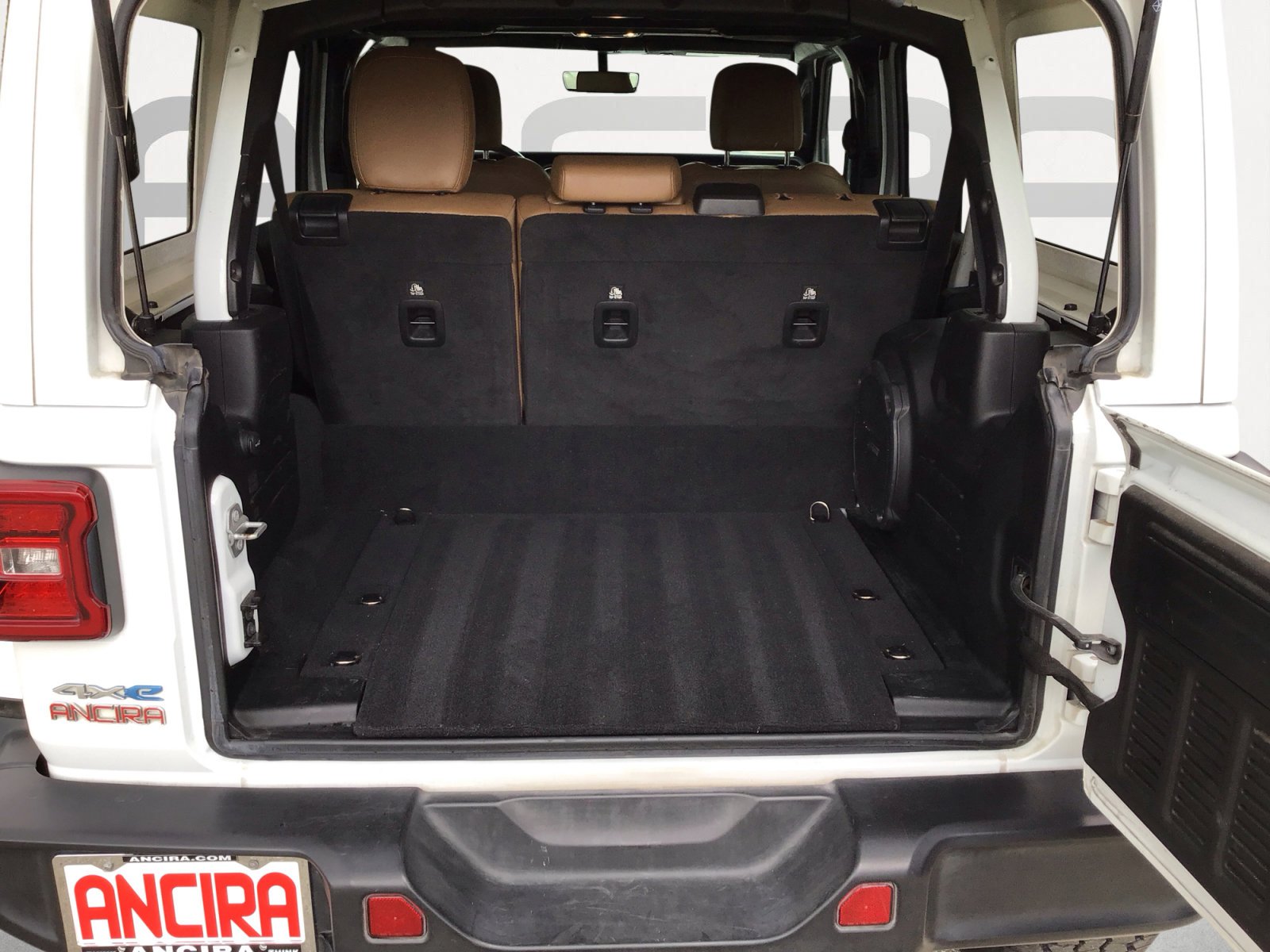 Used 2022 Bright White Clearcoat Jeep Unlimited Sahara image 12