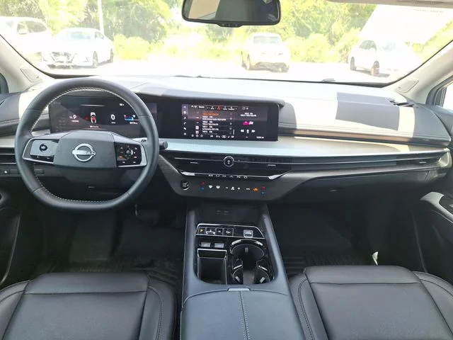 Used 2025 White Nissan SL image 11