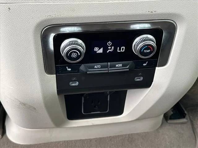 Used 2024 Onyx Black GMC Denali image 16