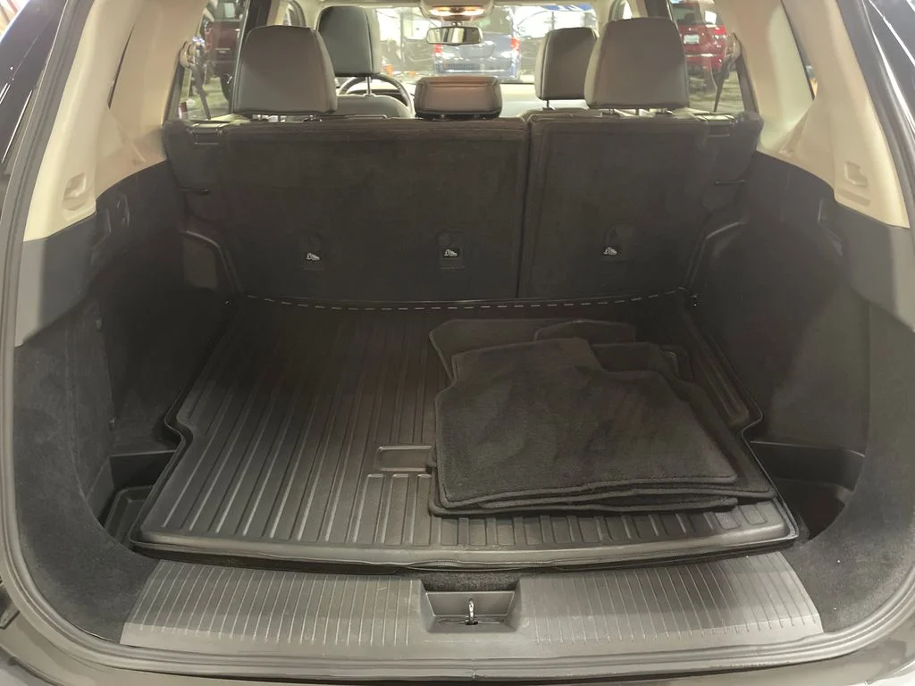 Used 2021 Black Nissan SL image 25