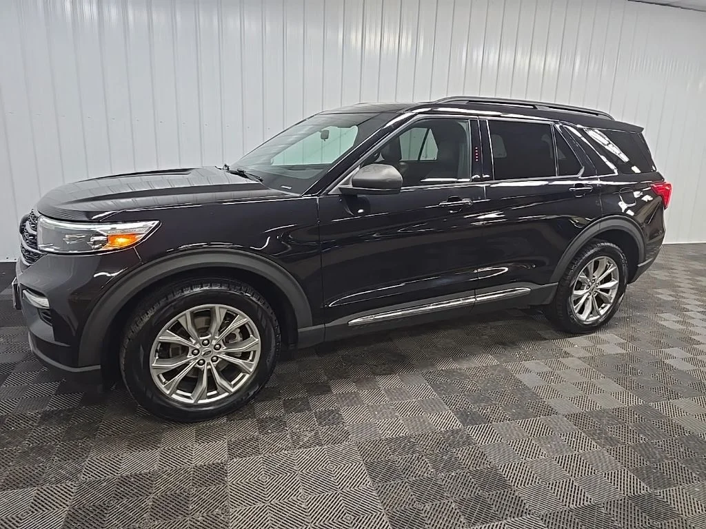 Used 2020 Black Ford XLT image 6