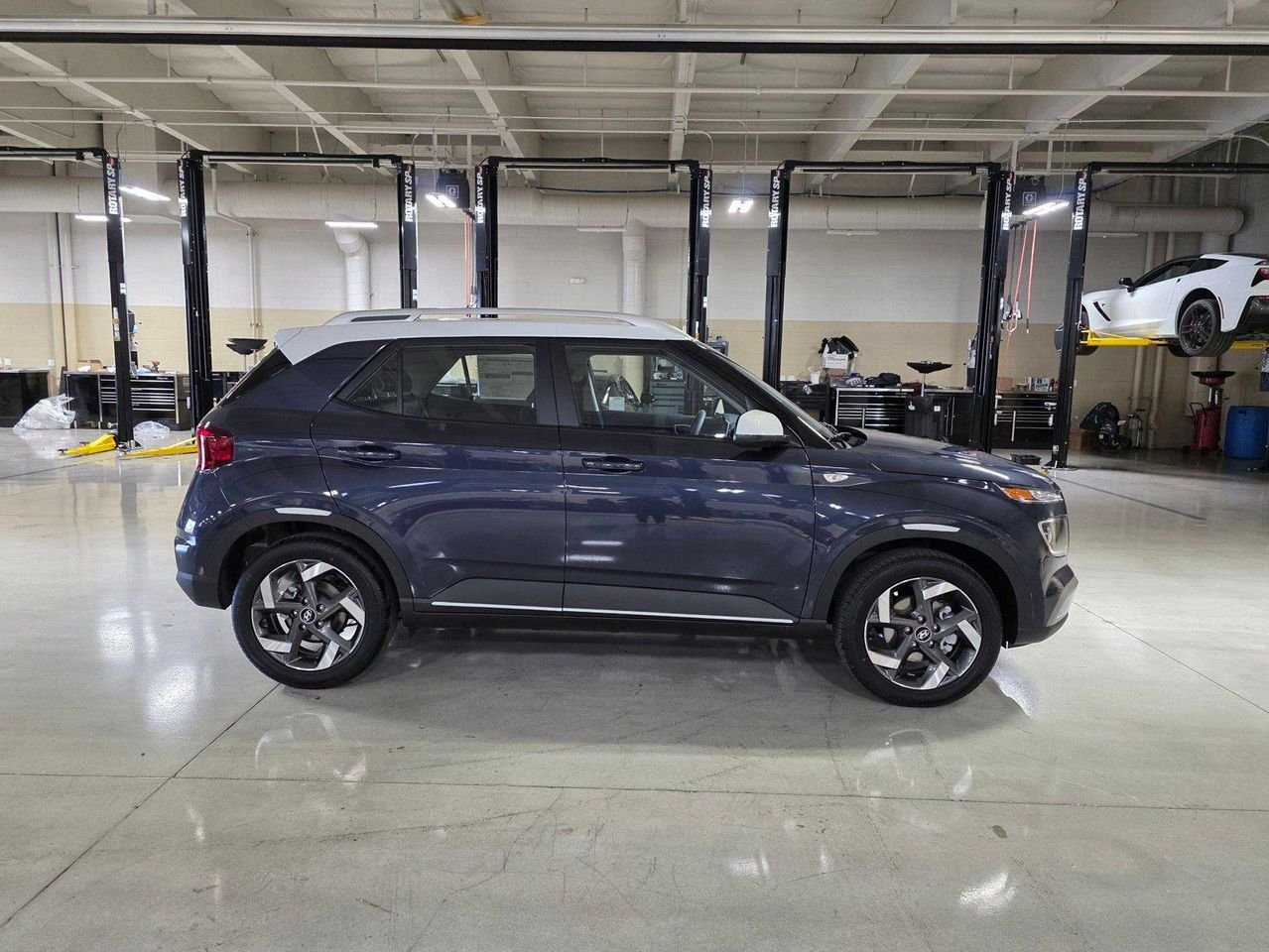 New 2026 Denim w/White Roof Hyundai SEL w/Two-Tone Roof image 8