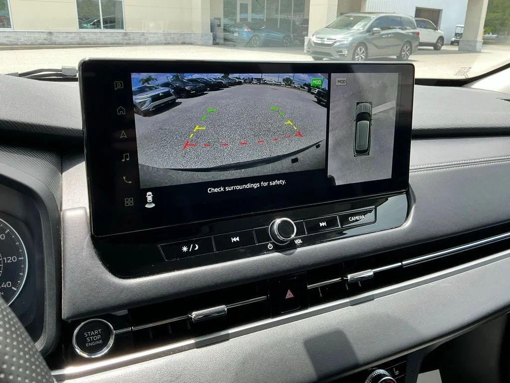 Used 2025  Mitsubishi SE image 33