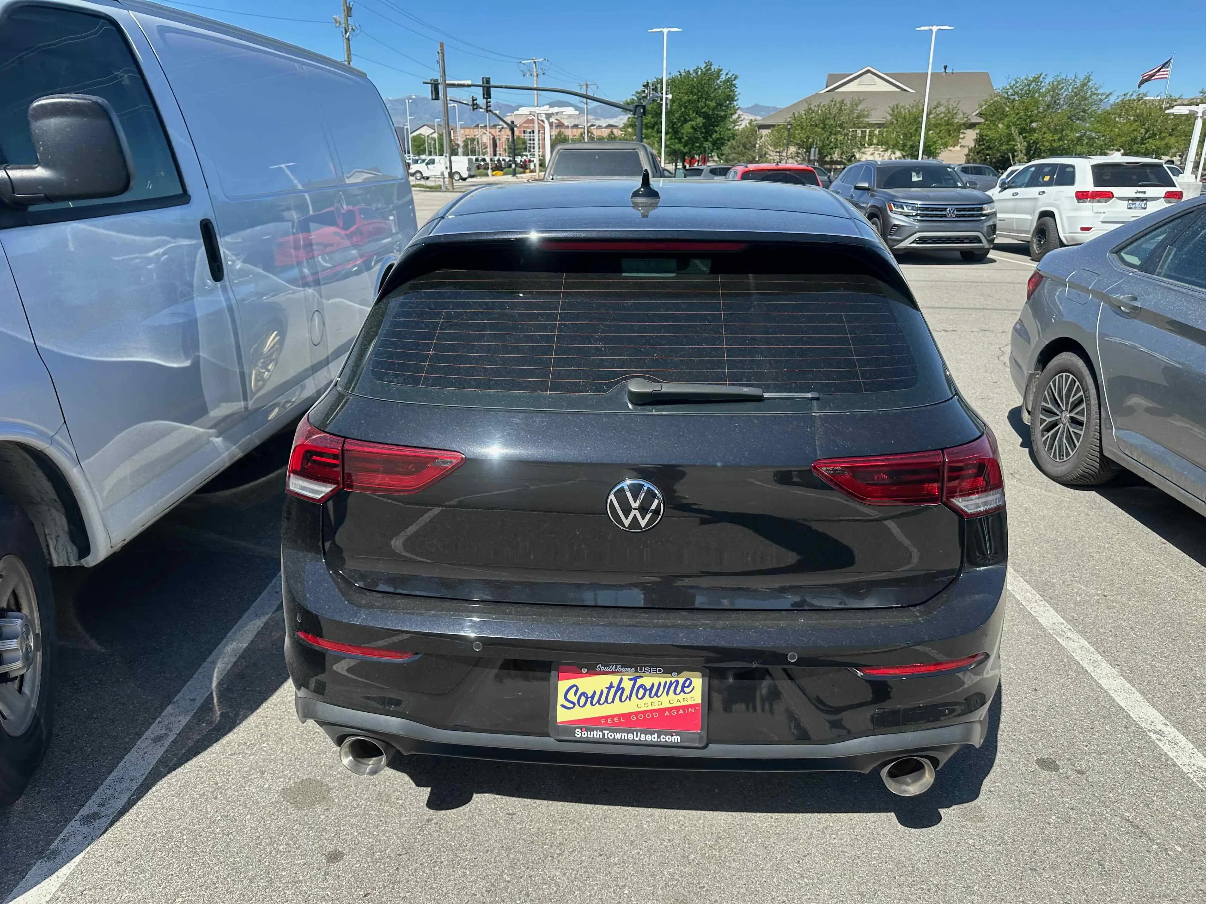 Used 2022 Black Volkswagen SE image 5