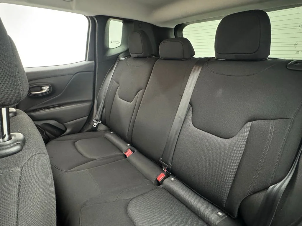 Used 2023 Graphite Gray Jeep Latitude image 40