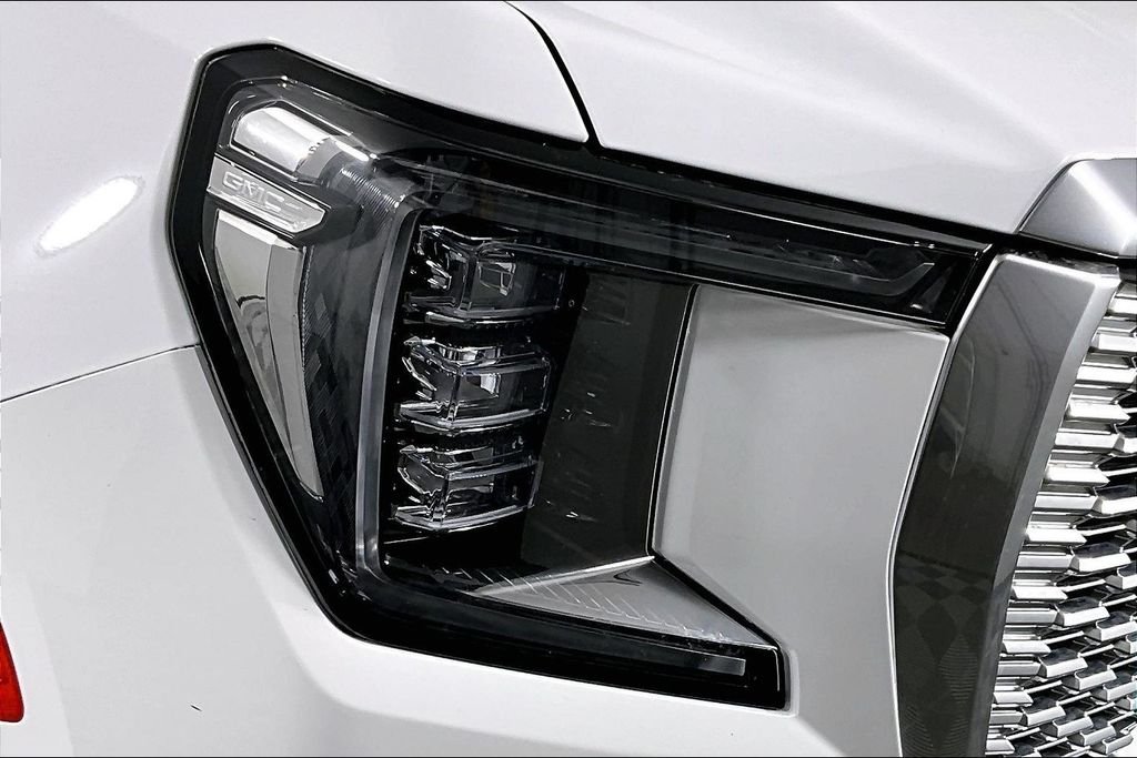 Used 2024 White GMC Denali image 30