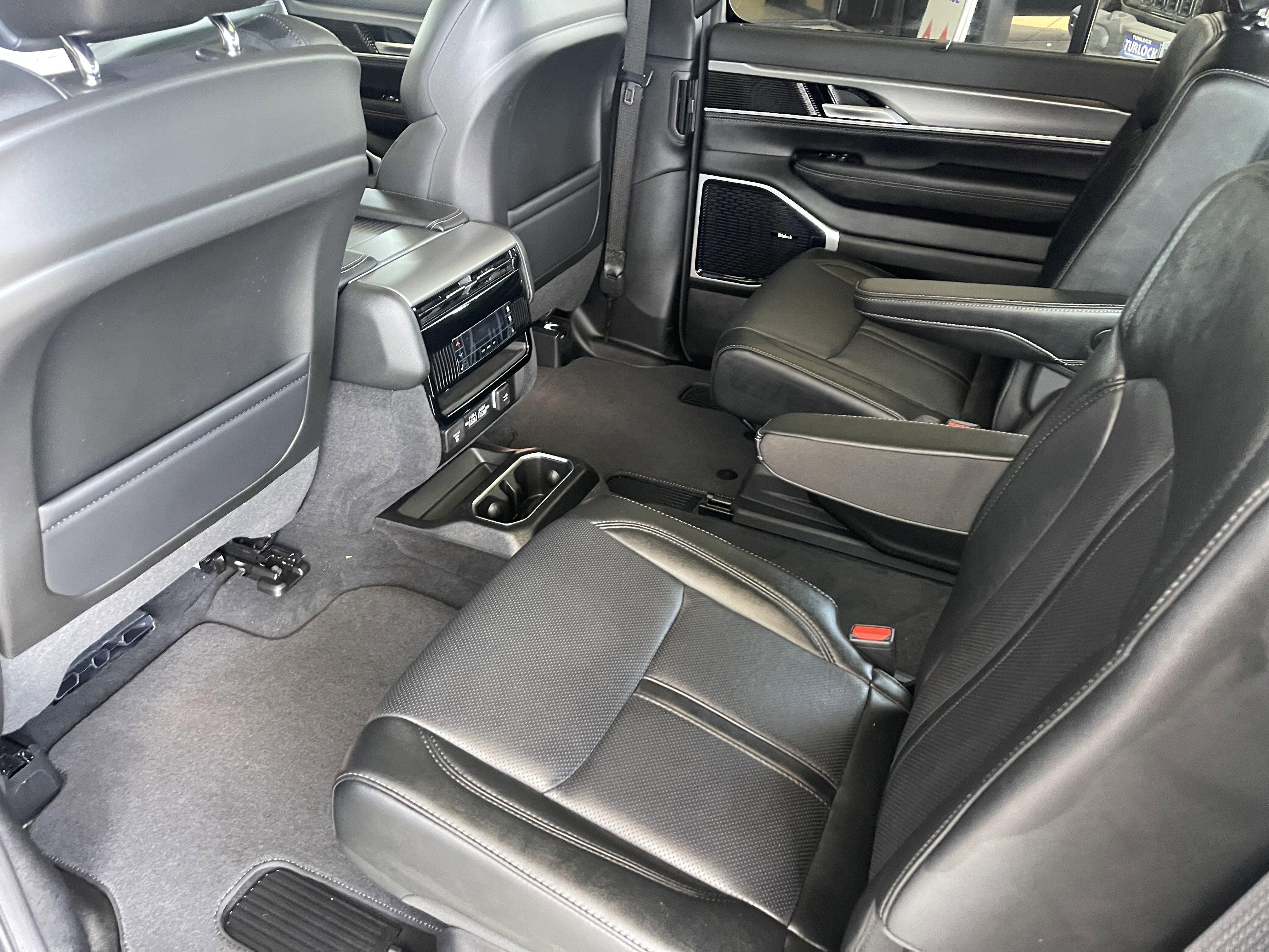 New 2026 Fathom Blue Pearl-Coat Exterior Paint (Late Availability) Jeep Limited Reserve image 12