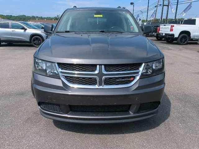 Used 2018  Dodge SE image 4